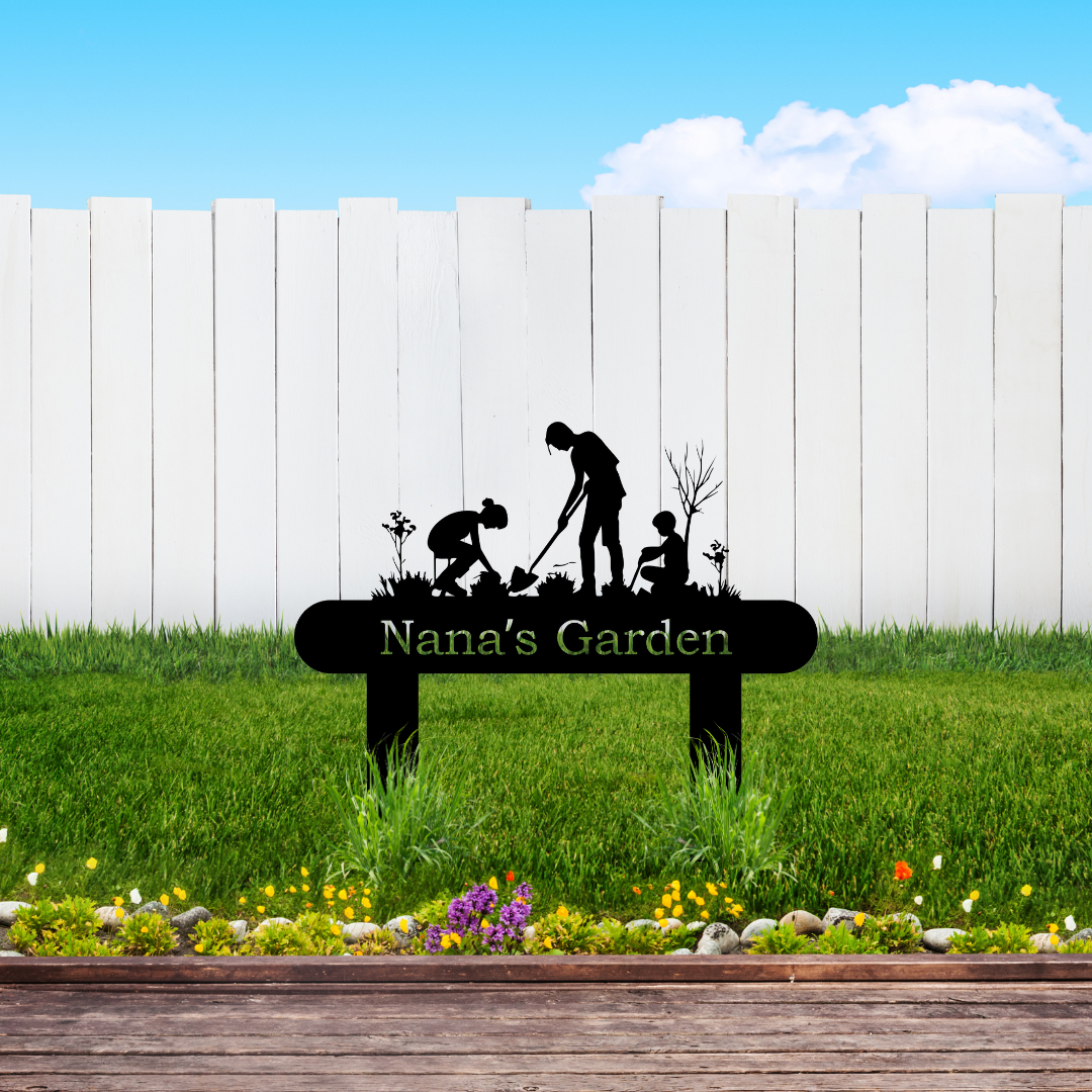 Good Helpers Personalized Metal Garden Sign
